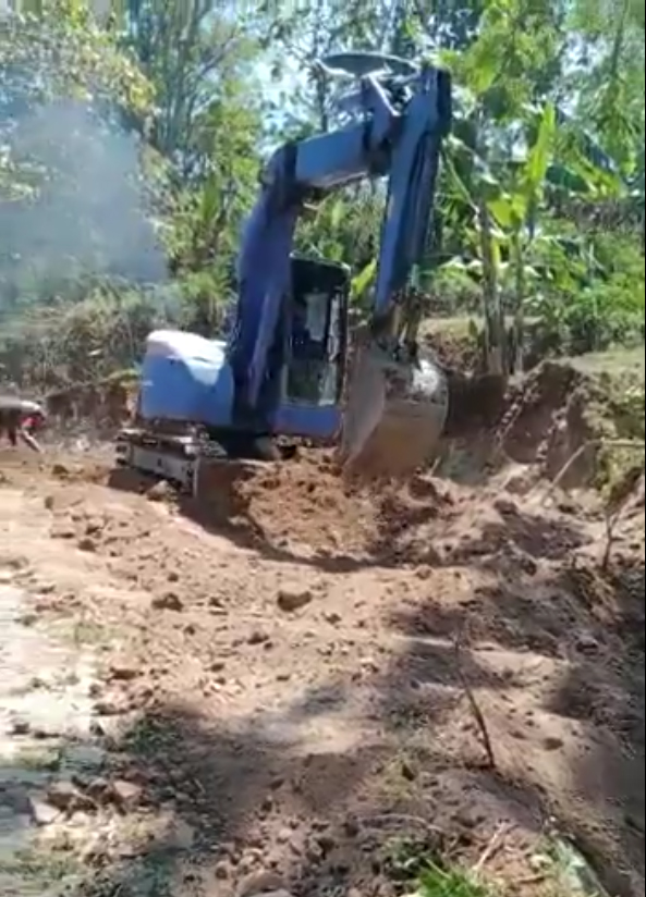 HARI KE TIGA PEMBUKAAN JALAN MENUJU PUNCAK GUNUNG BLEGO